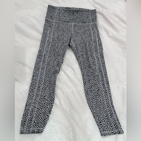 Athleta Ultimate Stash leggings - Picture 4 of 13